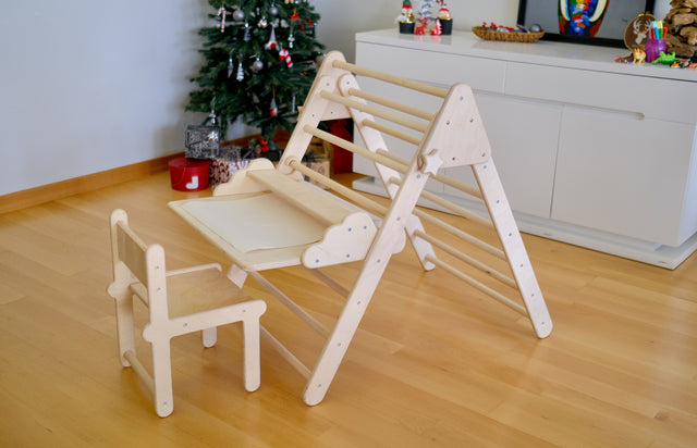 Faltbares Montessori-Kletterdreieck-Set mit tragbarem Tisch und Stuhl