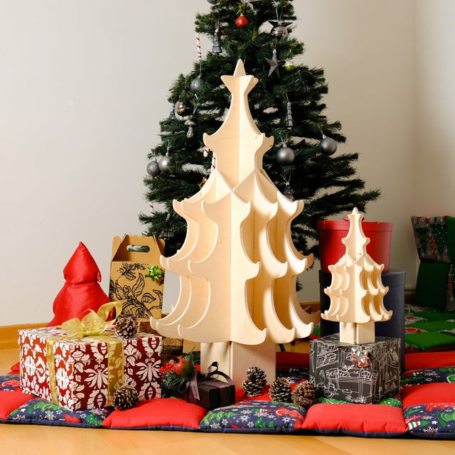 Montessori-Set aus Weihnachtsbaum aus Holz und Filzschmuck