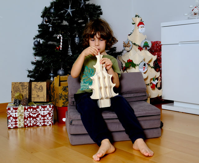 Montessori-Set aus Weihnachtsbaum aus Holz und Filzschmuck