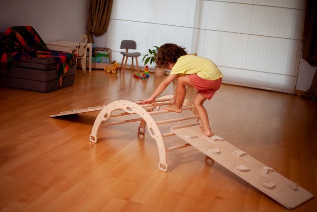 Großer Montessori Kletterbogen/Wippe mit Kissenset