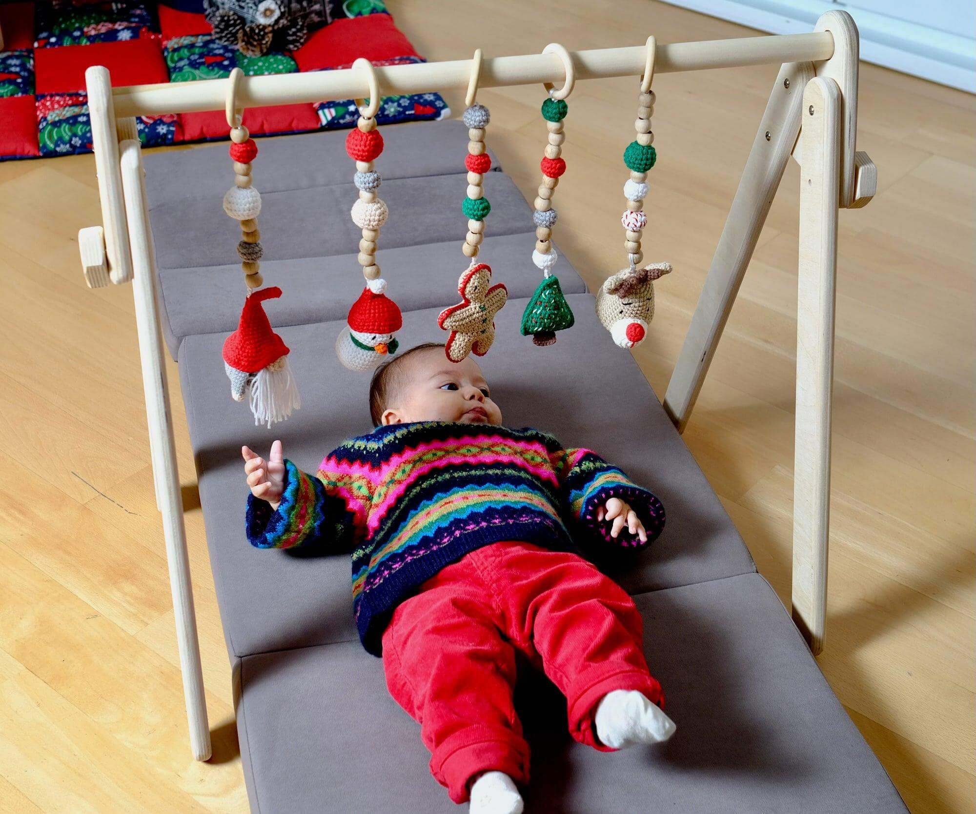 Baby mat with hanging toys online